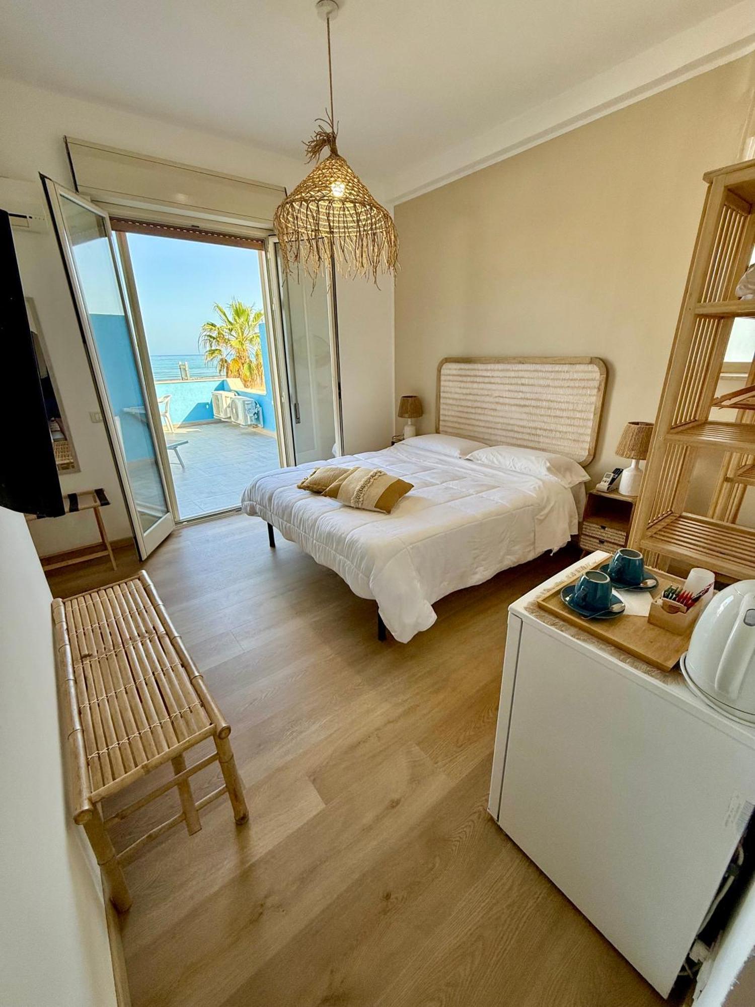 Terrazze Sul Mare Bed & Breakfast Pozzallo Dış mekan fotoğraf